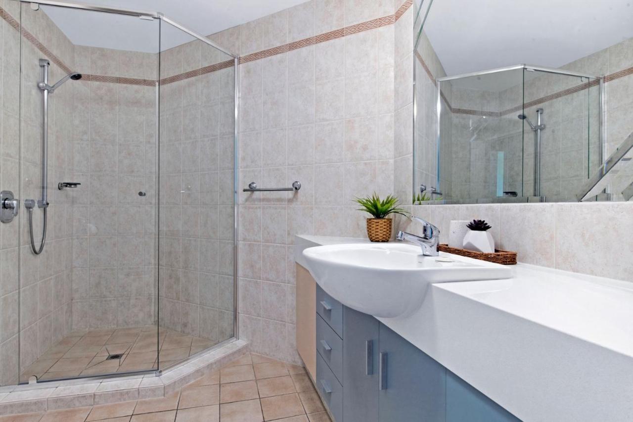 Spacious Family - Waterslides & Ocean Views! - Coasthm Gold Coast